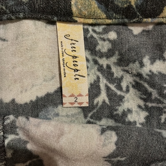 Floral skirt - Picture 2 of 3